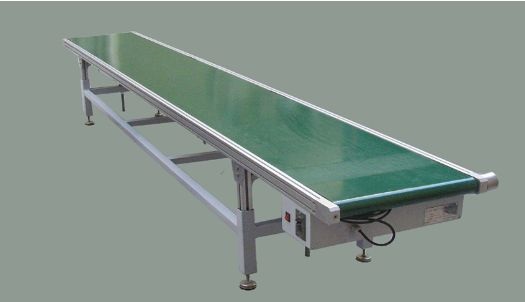 帶式輸送機因為輸送量大、結構簡單、維修方便、成本低