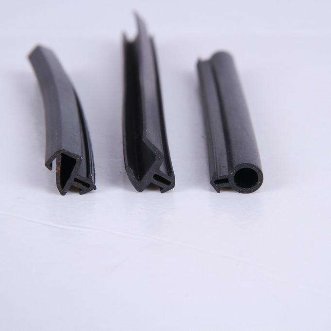 橡膠密封制品是指防止流體介質(zhì)從被密封裝置中泄漏，以防止外界灰塵、泥沙和空氣進入被密封裝置內(nèi)部的橡膠制品