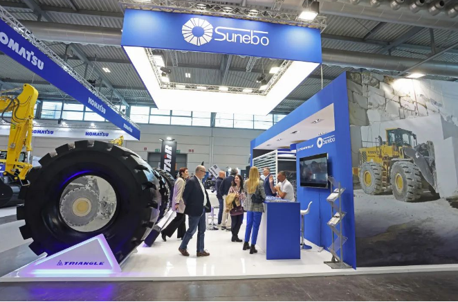 據了解，SAMOTER展覽會由維羅納展覽集團主辦，是歐洲建筑機械三大展之一，自1989年創(chuàng)辦以來已成功舉辦多屆。本屆展覽會于5月3日至7日在意大利維羅納舉行，三角輪胎展位位于八號館C8展位，展出了多款適用于建筑設備行業(yè)的創(chuàng)新輪胎解決方案。