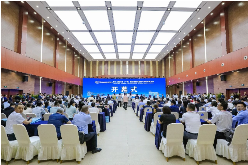 這些高層次論壇涵蓋了城市推介、產業(yè)發(fā)展、對外貿易、招才引智、科技創(chuàng)新等領域。通過深入的交流和研討，進一步發(fā)揮論壇平臺的橋梁紐帶作用，助力廣饒乃至東營輪胎品牌國際化進程，促進跨國資源整合和上下游產業(yè)的協(xié)同發(fā)展。