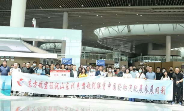 青島企業(yè)在此次展會中表現(xiàn)出強大的參展陣容，共有48家參展企業(yè)派出了87位外貿(mào)代表。這一規(guī)模顯示出青島企業(yè)走出國門的熱情持續(xù)高漲，并得益于政府的大力支持。青島市各相關(guān)部門自今年以來就對企業(yè)的境外展團給予了密切關(guān)注，這也推動了青島企業(yè)出境展團規(guī)模的明顯擴大。