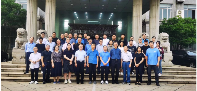 通過本次會(huì)議，力車胎行業(yè)展現(xiàn)出了強(qiáng)大的發(fā)展勢(shì)頭和廣闊的前景。力車胎分會(huì)將繼續(xù)致力于推動(dòng)行業(yè)的創(chuàng)新發(fā)展，以實(shí)現(xiàn)力車胎行業(yè)的綠色、低碳、智能化、數(shù)字化、可持續(xù)、高質(zhì)量發(fā)展。相信在全行業(yè)的共同努力下，力車胎行業(yè)將迎來更加美好的未來。