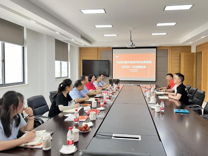 一大早，考察團(tuán)從寧波出發(fā)，馬不停蹄地前往寧海、臺州和北侖等地，全程參觀、觀摩和學(xué)習(xí)。他們受到了浙江尚品飛轎制漆有限公司董事長林巧、浙江志強(qiáng)涂料有限公司總經(jīng)理助理盧宇峰以及寧波新安涂料有限公司總經(jīng)理胡錦平的熱情接待。