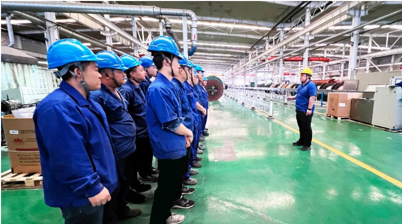 在啟動儀式之后，各部室和事業(yè)部積極組織了“人人講安全”和遵章守紀(jì)承諾的活動，為“安全生產(chǎn)月”營造了濃厚的氛圍。同時，泰開電纜采取了多種方式來加強(qiáng)安全發(fā)展理念的宣傳，普及安全知識和法律法規(guī)，并傳播安全文化。他們懸掛了“安全生產(chǎn)月”主題橫幅，利用車間的多媒體設(shè)備循環(huán)播放“安全生產(chǎn)月”主題宣講PPT，以確保安全意識深入人心。