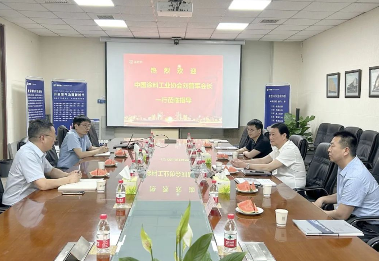 中國(guó)涂料工業(yè)協(xié)會(huì)會(huì)長(zhǎng)劉普軍一行到富思特考察