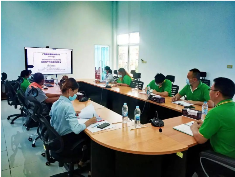 同樣在6月2日，泰國廣墾橡膠(泰南)公司組織了安全生產(chǎn)月活動宣傳動員會，會上學(xué)習(xí)宣傳了集團(tuán)公司的2023年安全生產(chǎn)月活動方案，并觀看了生產(chǎn)安全事故警示教育片，還開展了安全生產(chǎn)簽名活動。