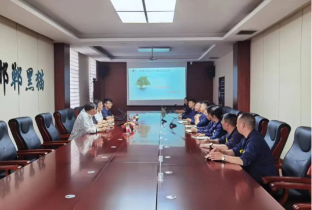 Dayco公司的全球采購總監(jiān)王勤、亞太技術(shù)總監(jiān)綦勝利以及全球采購經(jīng)理楊益近日訪問了邯鄲黑貓公司，進(jìn)行了一次富有成果的技術(shù)交流。邯鄲黑貓公司的生產(chǎn)副總韓永豐、總工魏國華以及相關(guān)部門負(fù)責(zé)人熱烈歡迎了Dayco公司代表的到訪。