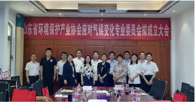 單位代表向與會(huì)人員介紹了山東華盛橡膠有限公司在“雙碳”領(lǐng)域的工作進(jìn)展情況。與會(huì)代表們積極交流探討了“雙碳”產(chǎn)業(yè)發(fā)展過程中的難題和痛點(diǎn)，并就專委會(huì)的后續(xù)工作展開了建設(shè)性的討論，初步制定了2023年的工作計(jì)劃。