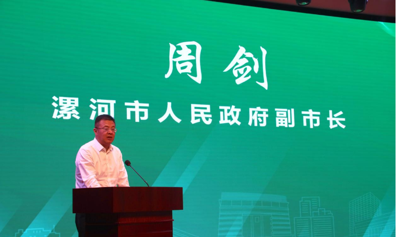 漯河市政府副市長(zhǎng)周劍和區(qū)黨工委書(shū)記趙煥林也在簽約儀式上致辭。周劍表示，簽約各方應(yīng)發(fā)揮各自?xún)?yōu)勢(shì)，整合資源，提升合作水平，共同推動(dòng)經(jīng)開(kāi)區(qū)液壓科技產(chǎn)業(yè)的發(fā)展壯大。趙煥林則指出，利通科技作為北交所上市企業(yè)和國(guó)內(nèi)液壓膠管龍頭企業(yè)，此次進(jìn)軍產(chǎn)業(yè)產(chǎn)品延伸延展應(yīng)用的新領(lǐng)域，充分展現(xiàn)了公司將創(chuàng)新置于發(fā)展的核心地位。他希望通過(guò)此次簽約，實(shí)現(xiàn)強(qiáng)強(qiáng)聯(lián)合，重塑優(yōu)勢(shì)，實(shí)現(xiàn)行業(yè)領(lǐng)先。