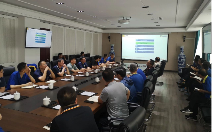 為了貫徹華盛高質(zhì)量發(fā)展的精神，強(qiáng)化品質(zhì)過程管控，提升品質(zhì)制造能力，華盛橡膠集團(tuán)于3月初開始進(jìn)行2023年第一次QMC評審。該評審活動以技術(shù)研發(fā)中心為依托，各工廠共同參與，經(jīng)過連續(xù)3個(gè)多月的分組評審，截至6月12日，第一次QMC評審圓滿結(jié)束。