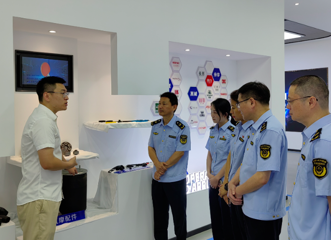 溫州市商業(yè)秘密保護聯(lián)盟的調研診斷組來到浙江中瑞橡膠高分子材料股份有限公司，開展商業(yè)秘密保護水平的評估和改進工作。這次調研由溫州市市場監(jiān)督管理局和瑞安市市場監(jiān)督管理局的領導帶領，調研組成員包括溫州市商業(yè)秘密保護聯(lián)盟秘書長譚浩和制度委卓東東等人。