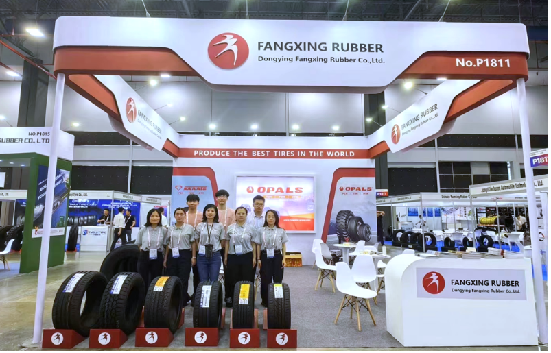 方興橡膠展示了適合拉丁美洲市場的多款明星產(chǎn)品，吸引了來自全球各地的采購商到展位咨詢和洽談。