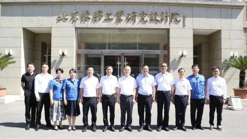 北橡院橡膠事業(yè)部、檢測中心相關人員以及中鐵裝備有關部門的人員均參加了上述活動。雙方表示，將繼續(xù)密切合作，共同推動橡膠密封領域的創(chuàng)新發(fā)展。