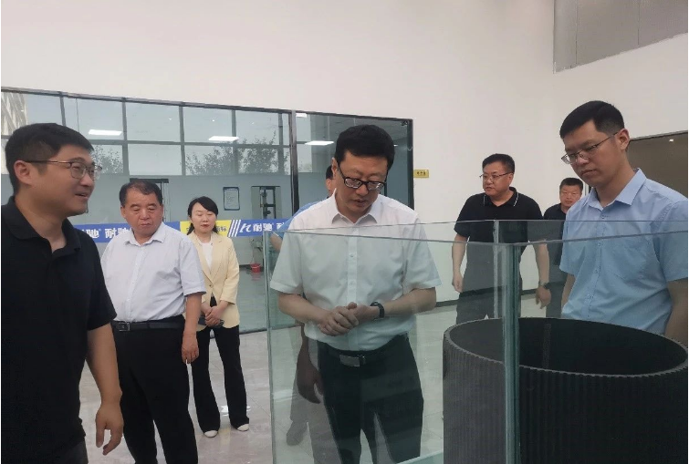 此次調(diào)研使久龍橡塑公司受到了更多關(guān)注，也為公司的發(fā)展指明了方向。