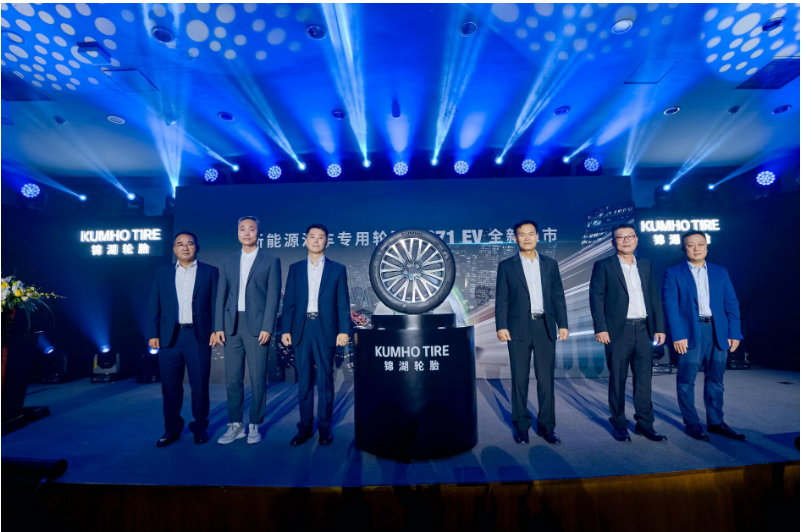 錦湖輪胎的創(chuàng)新研發(fā)和產(chǎn)品儲備，使其成為一線品牌，具備與其他國際品牌同等的科技實(shí)力。錦湖輪胎通過不斷推進(jìn)本土化變革，加大研發(fā)投入，注重智能制造，致力于為中國市場和消費(fèi)者提供高質(zhì)量、創(chuàng)新的輪胎產(chǎn)品，以成為中國的國際化品牌。