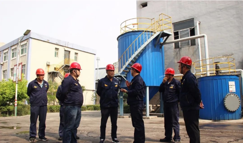 黑貓股份黨委副書(shū)記、董事長(zhǎng)、總經(jīng)理魏明到訪太原黑貓公司，就企業(yè)生產(chǎn)管理、工藝控制和設(shè)備運(yùn)行等方面進(jìn)行調(diào)研指導(dǎo)。他受到太原黑貓負(fù)責(zé)人吳瓊及相關(guān)部門(mén)領(lǐng)導(dǎo)的陪同。