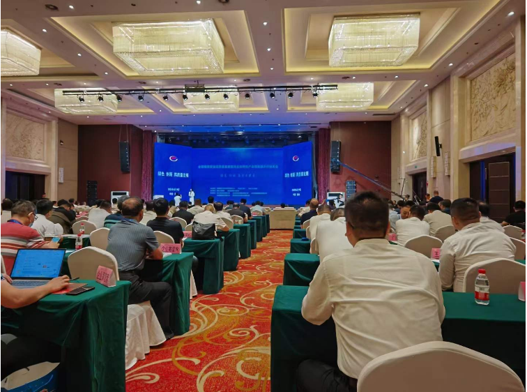 在大會期間，衡水市與中國橡膠工業(yè)協(xié)會簽訂了戰(zhàn)略合作協(xié)議，進一步強化雙方之間的合作關(guān)系。同時，景縣與青島科技大學(xué)也簽署了產(chǎn)學(xué)研用戰(zhàn)略合作協(xié)議，雙方將在橡塑高分子材料、液壓增強軟管及其他相關(guān)產(chǎn)品的技術(shù)研發(fā)、成果轉(zhuǎn)化和項目產(chǎn)業(yè)化等方面展開合作。