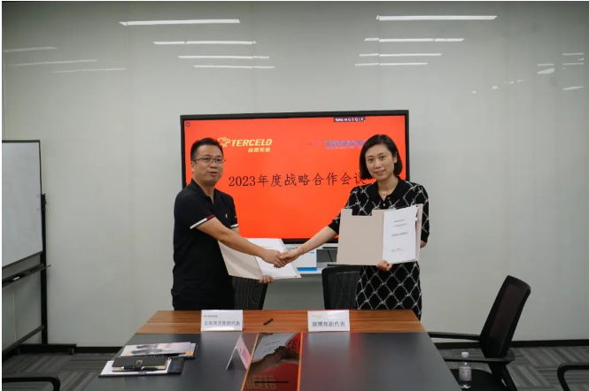 溫志雄表示此次會(huì)晤不僅是現(xiàn)有合作業(yè)務(wù)進(jìn)一步加深的機(jī)遇，更是對(duì)優(yōu)秀企業(yè)經(jīng)營(yíng)管理經(jīng)驗(yàn)的一次借鑒學(xué)習(xí)。他表示將學(xué)習(xí)和應(yīng)用更加科學(xué)、人性化的管理工具，為玉柴物流集團(tuán)帶來(lái)新動(dòng)力，助力公司邁向新的發(fā)展臺(tái)階。