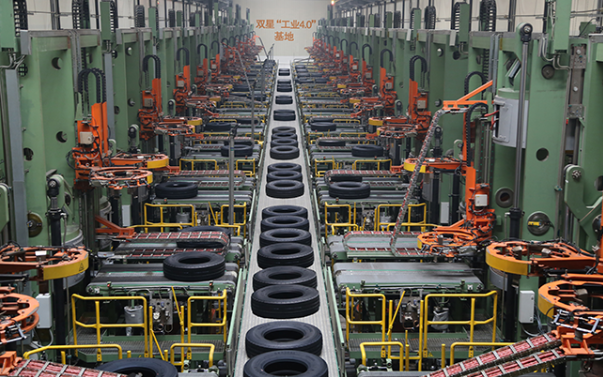 作為唯一與地面接觸的汽車部件，輪胎承載著駕駛員和乘客的生命安全。雙星始終秉承“開發(fā)用戶資源而不僅是開發(fā)產(chǎn)品”的理念，利用互聯(lián)網(wǎng)整合全球資源，注重技術(shù)創(chuàng)新。他們不僅推出了具有全防爆特性的安全輪胎，還推動產(chǎn)業(yè)結(jié)構(gòu)調(diào)整與優(yōu)化，以適應汽車行業(yè)的“脫碳”趨勢。此外，雙星還推出了名為“稀土金”的輪胎，具有超安全、超省油、超耐磨和超低生熱等特性。除此之外，雙星還開發(fā)了一種名為“增力輪”的新型產(chǎn)品，其設(shè)計獨特，無需充氣和輪輞，具備較長的使用壽命。