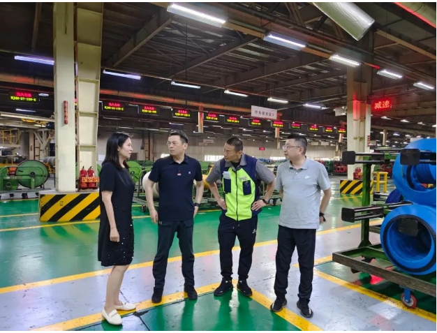 吉林長春新區(qū)管委會副主任石威帶隊到錦湖輪胎(長春)有限公司進(jìn)行了實地考察。