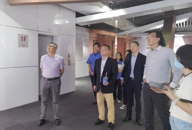 除了與日本大發(fā)的合作，中策橡膠集團(tuán)也與全球各種企業(yè)合作，共同促進(jìn)高質(zhì)量發(fā)展。上海大發(fā)一行還參觀了中策的展廳，詳細(xì)了解了中策的發(fā)展歷史、優(yōu)質(zhì)產(chǎn)品以及通過數(shù)字化等方面展示的未來智造潛力。