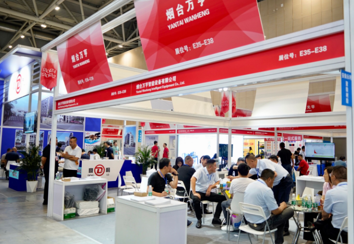 在佛山潭洲國(guó)際會(huì)展中心6號(hào)館，2021/2022中國(guó)粉末涂料與涂裝展覽會(huì)盛大開(kāi)幕。