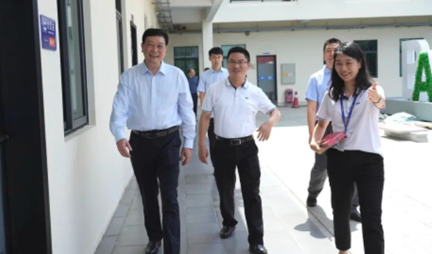 中國涂料工業(yè)協(xié)會會長劉普軍蒞臨巴德富考察指導(dǎo)