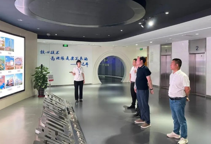 凱斯紐荷蘭中國區(qū)采購總監(jiān)何強(qiáng)一行到賽輪集團(tuán)參觀考察