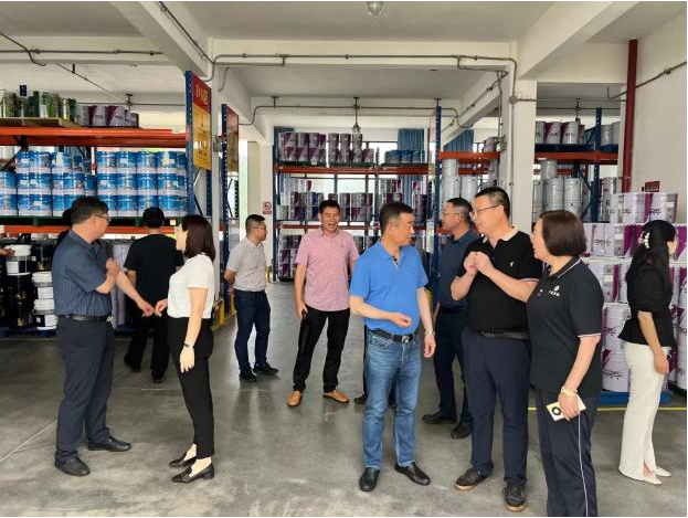 會(huì)議結(jié)束后，與會(huì)人員參觀了飛轎公司的智能化生產(chǎn)車(chē)間，紛紛表示對(duì)企業(yè)下一步發(fā)展規(guī)劃提供了借鑒和參考。