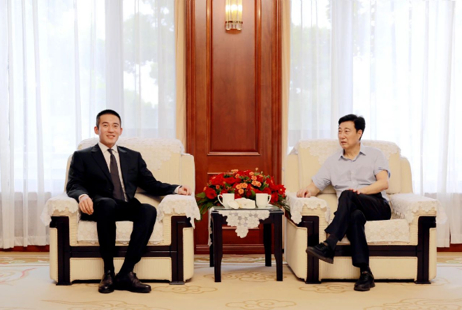 華勤橡膠總經(jīng)理牛飛一行前往興達公司考察洽談