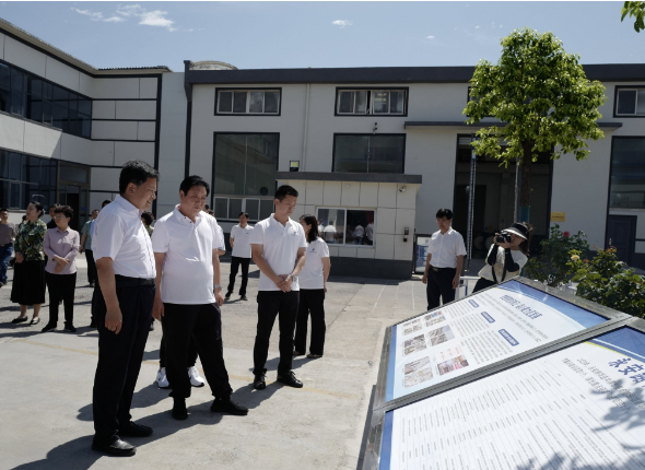 鞏義市舉行了市重點項目觀摩活動。7月15日，市委書記袁聚平、市長張東輝等鞏義市四大班子領(lǐng)導(dǎo)、各鄉(xiāng)鎮(zhèn)(街道辦事處)負責(zé)人以及市相關(guān)單位主要負責(zé)同志等100余人，在永安路街道黨工委書記張宏奎的陪同下，蒞臨河南華星電線電纜有限公司(華星電纜)進行參觀調(diào)研。