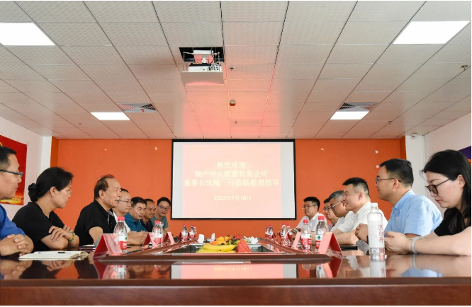 物產(chǎn)中大歐泰黨總支書記、董事長張飚對歐泰與皓宇橡膠的順暢合作表示滿意，并對國內(nèi)外市場形勢進行了分析。他對雙方在新階段的深入合作提出了更高的期望，并希望歐泰皓宇項目能夠再接再厲，取得更好的成績