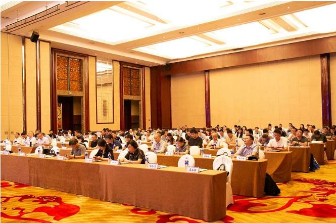 除了會(huì)議交流，年會(huì)期間還舉辦了案例展示和專業(yè)展覽，為參會(huì)者提供了更多的展示與學(xué)習(xí)機(jī)會(huì)。