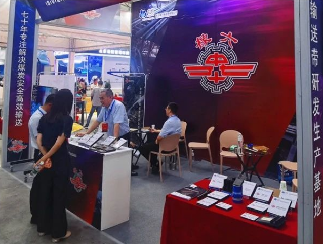 第13屆新疆國(guó)際礦業(yè)與裝備博覽會(huì)、第18屆新疆國(guó)際煤炭工業(yè)博覽會(huì)及相關(guān)活動(dòng)在新疆國(guó)際會(huì)展中心隆重開(kāi)幕。此次盛會(huì)為期三天，吸引了來(lái)自全國(guó)及國(guó)際范圍內(nèi)的863家礦業(yè)、煤炭、礦業(yè)智能企業(yè)參展，其中包括17家世界五百?gòu)?qiáng)企業(yè)和300多家上市企業(yè)，共有20000余名專業(yè)觀眾到場(chǎng)洽談采購(gòu)。