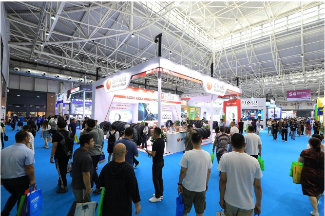 展覽會現(xiàn)場，各企業(yè)展示了橡膠技術(shù)產(chǎn)業(yè)創(chuàng)新成果、橡膠機械與檢測設(shè)備、橡膠原材料、非輪胎橡膠制品、橡膠化學品等領(lǐng)域的新產(chǎn)品和新裝備，吸引了海內(nèi)外觀眾共計106564人次，采購團85家，創(chuàng)下歷史新高。