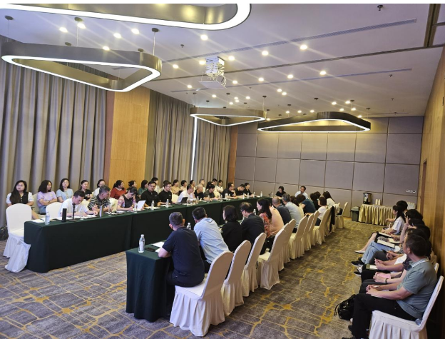 于濤秘書長(zhǎng)以生動(dòng)的比喻總結(jié)了骨架材料行業(yè)的特點(diǎn)和專委會(huì)的工作特點(diǎn)，并分享了營(yíng)造良好工作氛圍的心得體會(huì)。