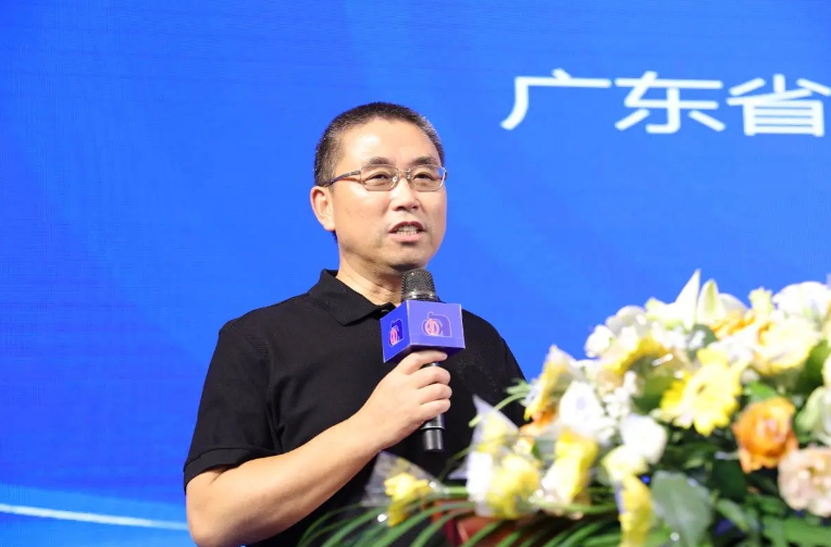 陳冰會長在講話中指出，今年是改革開放45周年，也是經濟形勢最嚴峻的一年，但他認為這也可能是未來幾年最好的一年。然而，當前的經濟形勢仍然嚴峻，經濟復蘇出現(xiàn)滯后，特別是二季度經濟回落加速，三季度依然沒有好轉的跡象。