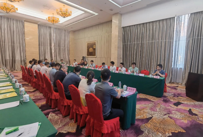 廣墾橡膠集團召開了《2023年天然橡膠采收加工關鍵技術及其裝備研究》項目推進會，為進一步提升科技創(chuàng)新，賦能天然橡膠產業(yè)的發(fā)展，助推全產業(yè)鏈高質量發(fā)展。