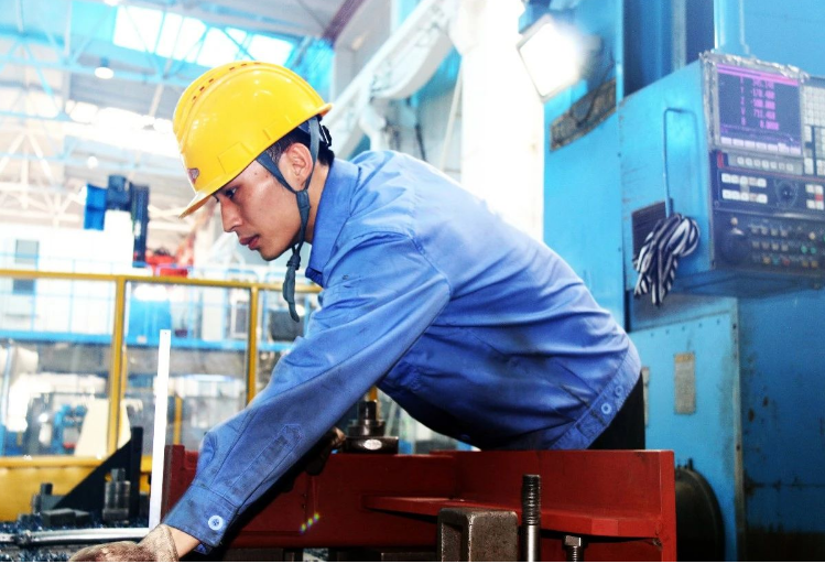 桂林橡膠機(jī)械有限公司：訂單成績創(chuàng)新高，市場導(dǎo)向獲成功