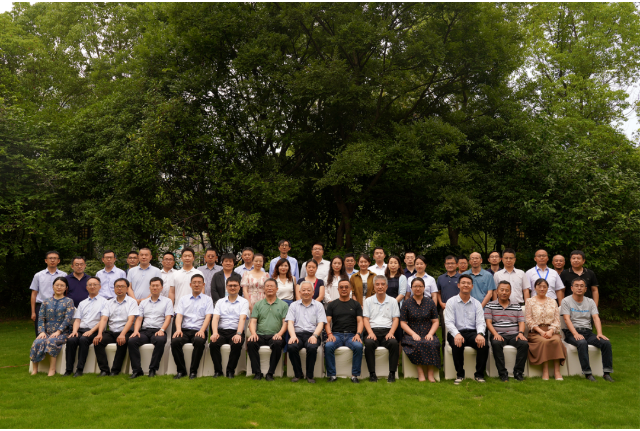 此次會(huì)議為電線電纜材料專家委員們提供了一個(gè)廣泛交流的平臺(tái)，促進(jìn)了行業(yè)的高質(zhì)量發(fā)展和標(biāo)準(zhǔn)化進(jìn)程。在專家們的共同努力下，電線電纜行業(yè)將不斷創(chuàng)新發(fā)展，推動(dòng)行業(yè)朝著更加綠色、智能、可持續(xù)的方向邁進(jìn)。