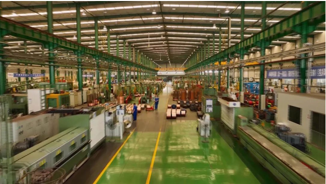 近日山東省發(fā)展改革委對(duì)2023年擬支持的省新舊動(dòng)能轉(zhuǎn)換重大產(chǎn)業(yè)攻關(guān)項(xiàng)目進(jìn)行了公示。在此次公示中，新泰市特變電工山東魯能泰山電纜有限公司百億線纜數(shù)字化產(chǎn)業(yè)園項(xiàng)目成功入選，獲評(píng)示范標(biāo)桿項(xiàng)目，獎(jiǎng)勵(lì)資金額度位居全省第一位。