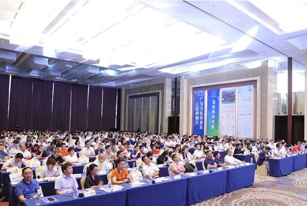 廣東江門于7月27日至28日舉辦了2023廣東涂料產(chǎn)業(yè)高質(zhì)量發(fā)展大會，本次大會以“守正創(chuàng)新 提質(zhì)增效”為主題。來自涂料行業(yè)的代表齊聚江門，共同探討行業(yè)未來發(fā)展方向。其中，東莞大寶化工制品有限公司在大會上斬獲兩項殊榮。