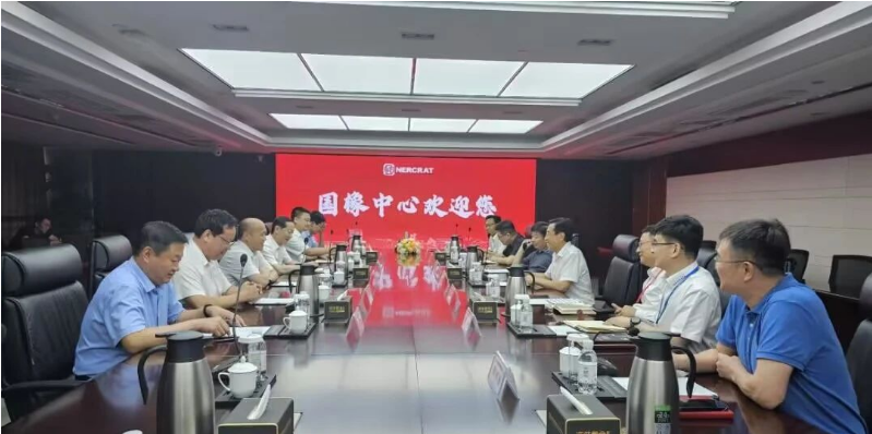 雙方就賽輪(濰坊)工程輪胎生產(chǎn)項目進行了磋商，深入探討了項目落地的具體細節(jié)，并對未來合作事宜展開了交流。