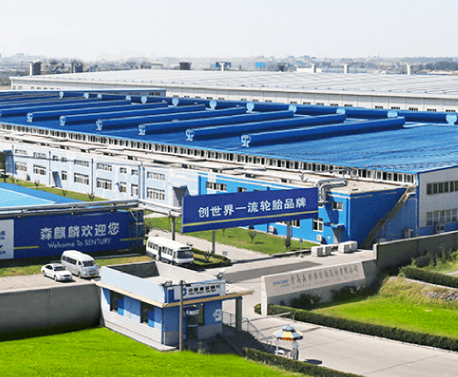 青島森麒麟輪胎股份有限公司宣布，其泰國二期項目已順利進入滿產(chǎn)運行階段。該項目年產(chǎn)能達到600萬條高性能半鋼子午胎以及200萬條高性能全鋼子午胎，彰顯了企業(yè)在技術創(chuàng)新和智能制造方面的卓越能力。