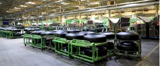 有道輪胎作為一家專業(yè)的橡膠輪胎研發(fā)制造企業(yè)，積極應對當前嚴峻的經濟形勢，在逆境中展現出強大的發(fā)展活力。