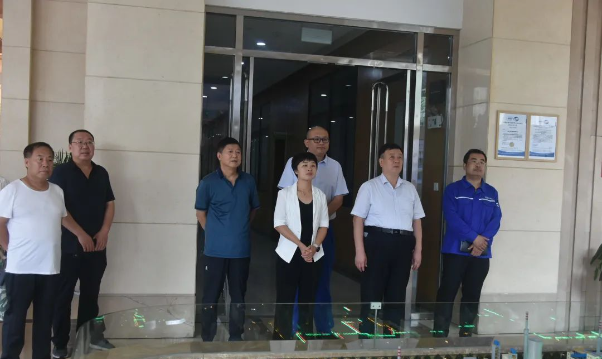河津市政協(xié)副主席呂平率調(diào)研團隊一行于8月11日上午到西安侖化工有限公司調(diào)研。參與此次調(diào)研的還有僧樓鎮(zhèn)黨委書記劉曉霞、安侖化工生產(chǎn)副總孟慶鐸等。