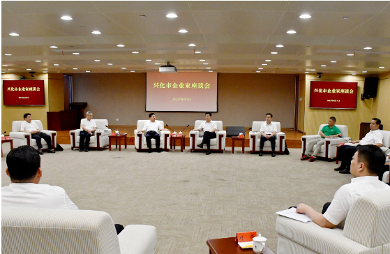 興達(dá)董事長(zhǎng)劉錦蘭參加興化市企業(yè)家座談會(huì)