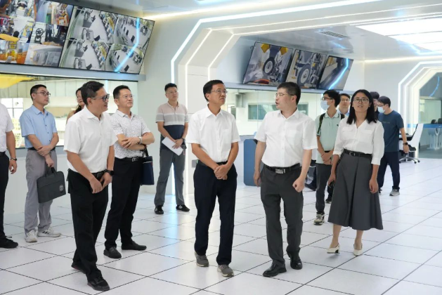 在現(xiàn)場(chǎng)，楊小牛代表航空輪胎大科學(xué)中心對(duì)廣州市和黃埔區(qū)科技部門(mén)在大裝置建設(shè)過(guò)程中的大力支持表示感謝。他介紹了大裝置將專(zhuān)注研究的領(lǐng)域，包括輪胎、起落架和飛行器等相關(guān)的基礎(chǔ)科學(xué)問(wèn)題。預(yù)計(jì)這一裝置將成為國(guó)內(nèi)頂尖的飛行起降動(dòng)力學(xué)研究設(shè)施，以世界一流水平的創(chuàng)新平臺(tái)，助力中國(guó)航空航天、輪式裝備、立體交通等高端制造業(yè)走向國(guó)際領(lǐng)先地位。