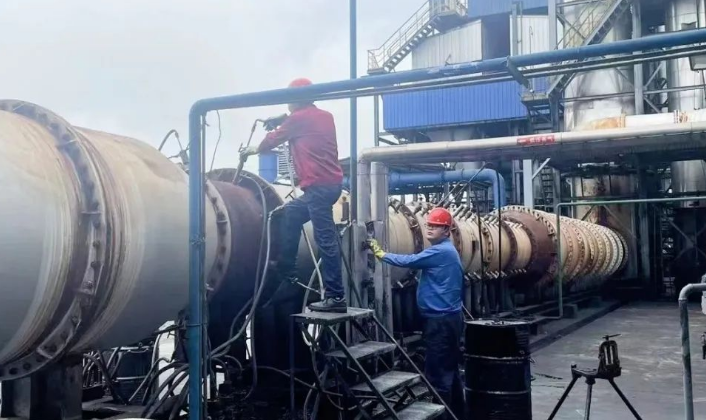 作為豐礦集團(tuán)參股企業(yè)的黑豹炭黑，以“穩(wěn)中求進(jìn)”為總基調(diào)，堅守安全、穩(wěn)定生產(chǎn)、黨建和發(fā)展的重要原則。上半年，公司生產(chǎn)炭黑達(dá)3.21萬噸，銷售3萬噸，發(fā)電量達(dá)4231萬千瓦時，超額完成計劃目標(biāo)。