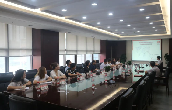 在調(diào)研結(jié)束后，何曉林對陜西延長石油西北橡膠有限公司在技能人才培養(yǎng)與評價(jià)方面取得的成績表示高度贊賞。她強(qiáng)調(diào)，通過這次交流，希望能夠?qū)ふ腋嗟暮献鳈C(jī)會，促進(jìn)不同企業(yè)之間的協(xié)同發(fā)展，共同推動(dòng)技能人才評價(jià)工作向更高水平邁進(jìn)。